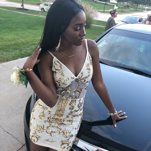 HOMECOMING/ FORMAL DRESS WHITE AND GOLD - Picture 1 of 7